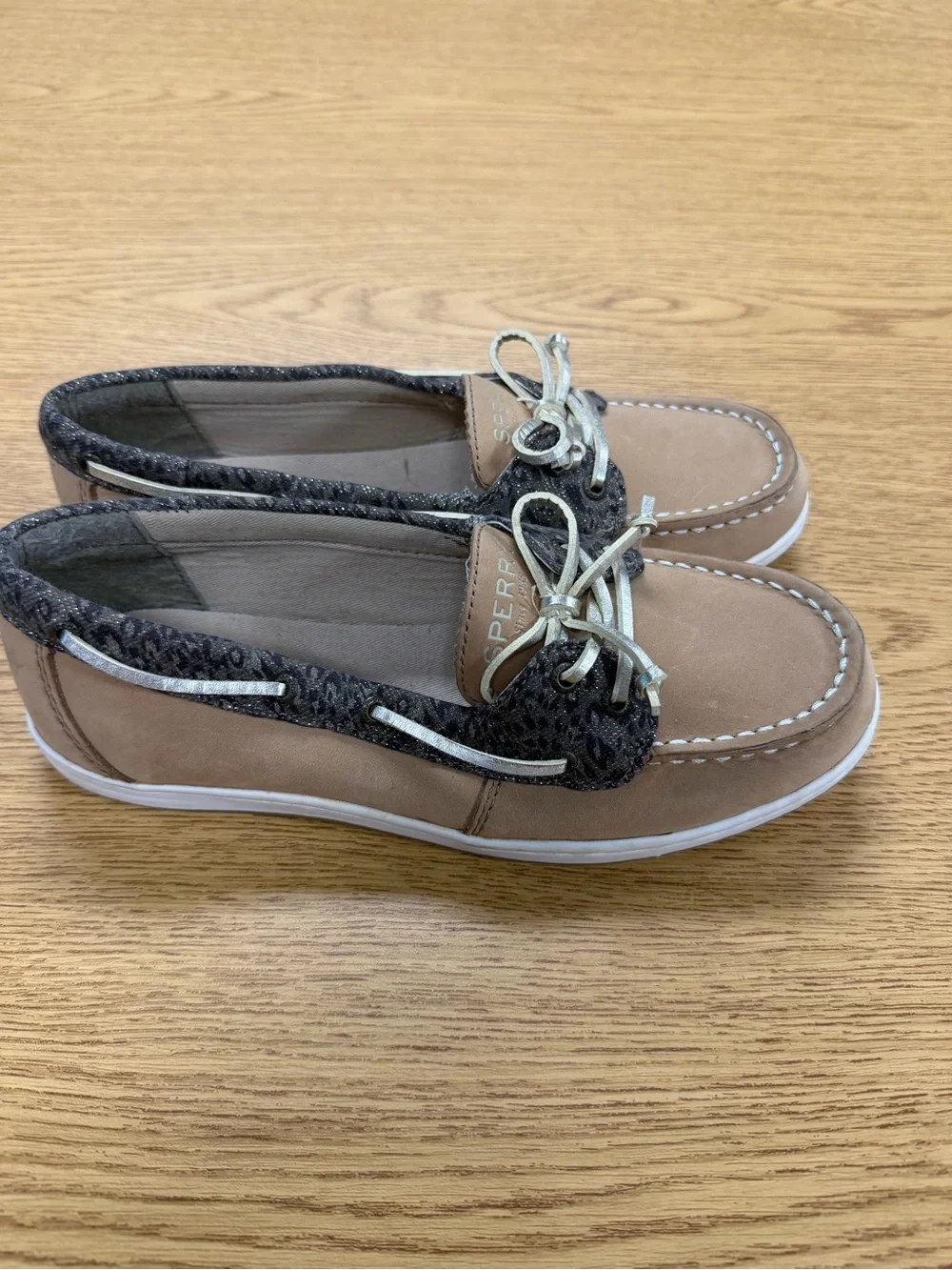 Sperry girls size 4 boat shoes cheetah